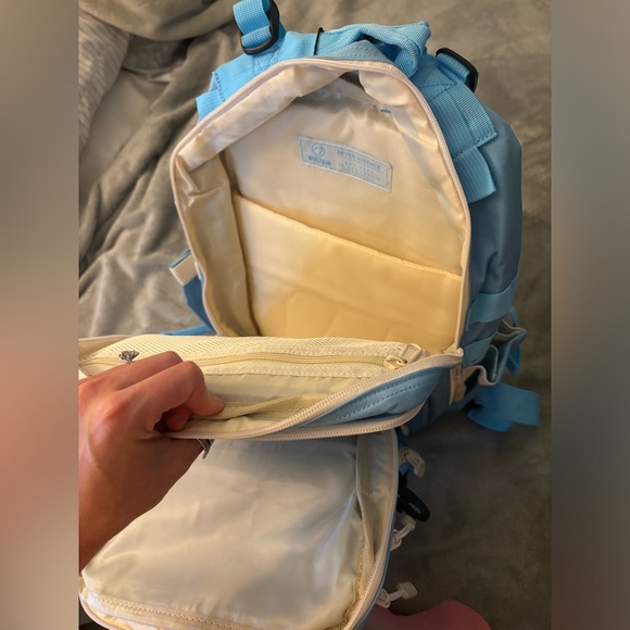 Light Blue 25L Wolf Pak Backpack - Picture 3 of 4